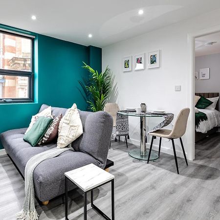 Top Floor Apartment With Private Balcony In Stockport Centre By Hass Haus ภายนอก รูปภาพ