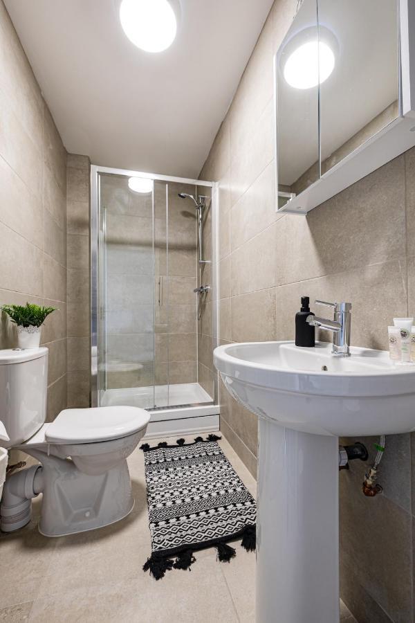 Top Floor Apartment With Private Balcony In Stockport Centre By Hass Haus ภายนอก รูปภาพ