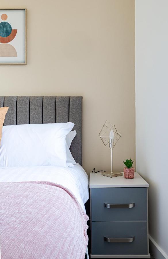 Top Floor Apartment With Private Balcony In Stockport Centre By Hass Haus ภายนอก รูปภาพ