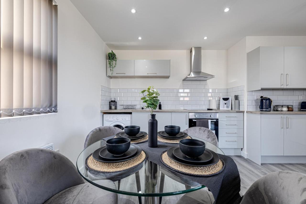 Top Floor Apartment With Private Balcony In Stockport Centre By Hass Haus ภายนอก รูปภาพ