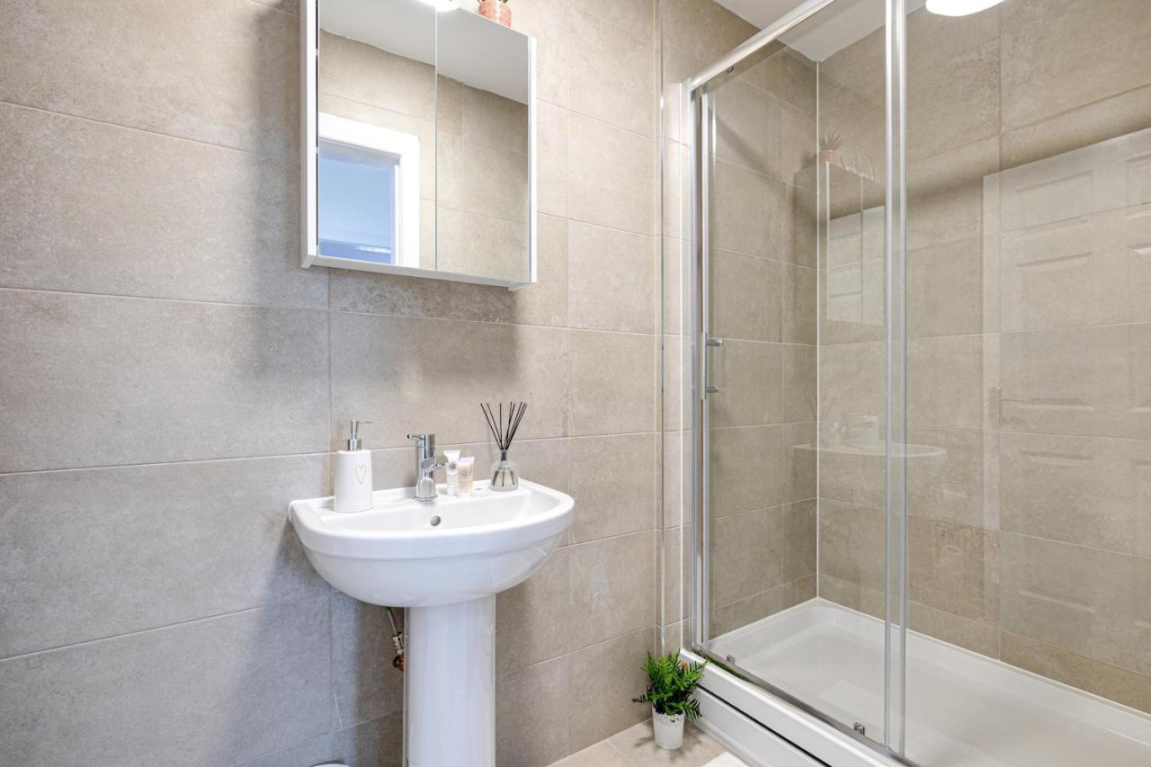 Top Floor Apartment With Private Balcony In Stockport Centre By Hass Haus ภายนอก รูปภาพ
