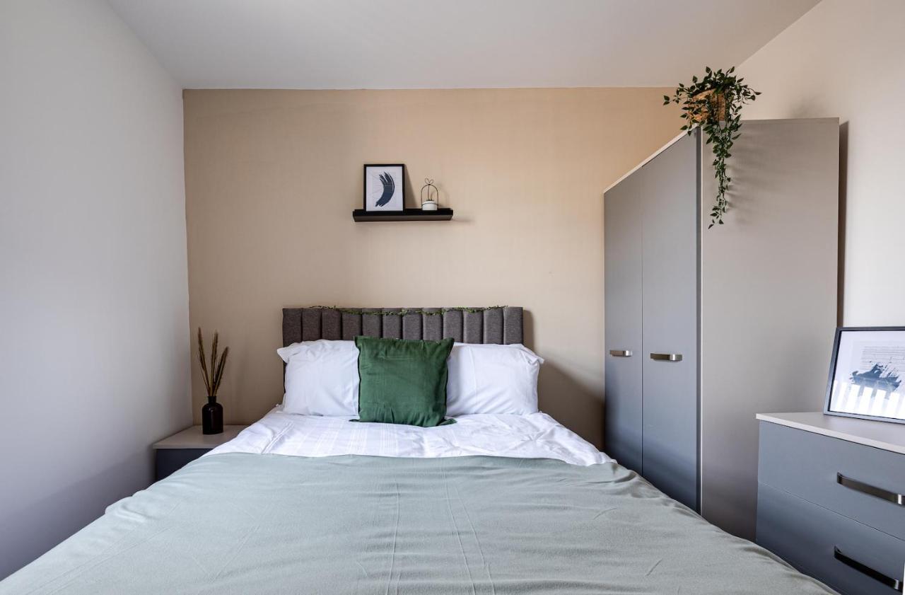 Top Floor Apartment With Private Balcony In Stockport Centre By Hass Haus ภายนอก รูปภาพ