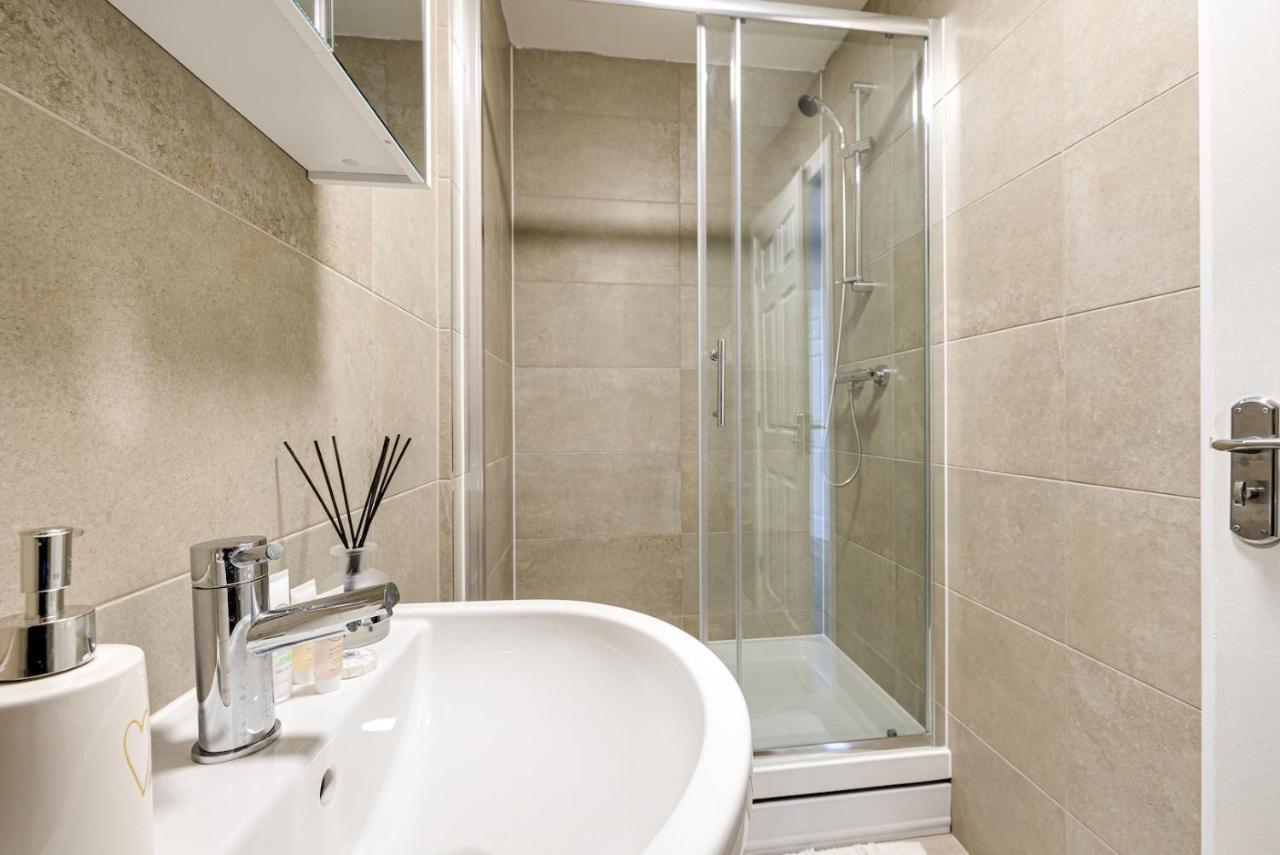 Top Floor Apartment With Private Balcony In Stockport Centre By Hass Haus ภายนอก รูปภาพ