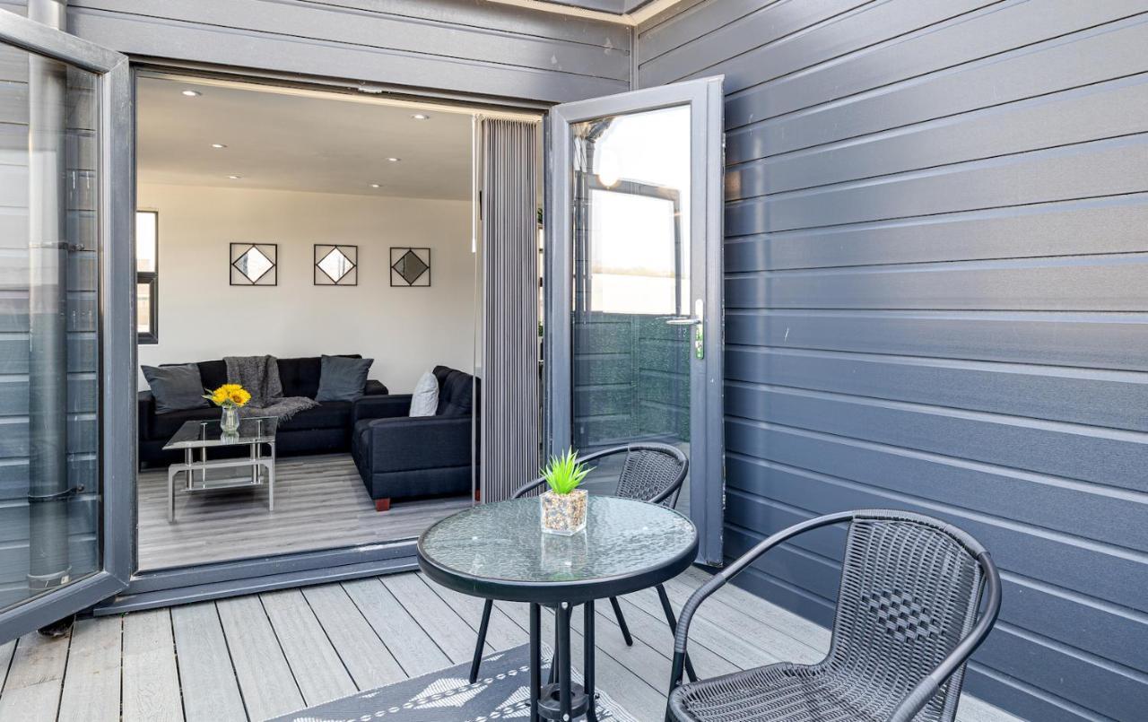 Top Floor Apartment With Private Balcony In Stockport Centre By Hass Haus ภายนอก รูปภาพ
